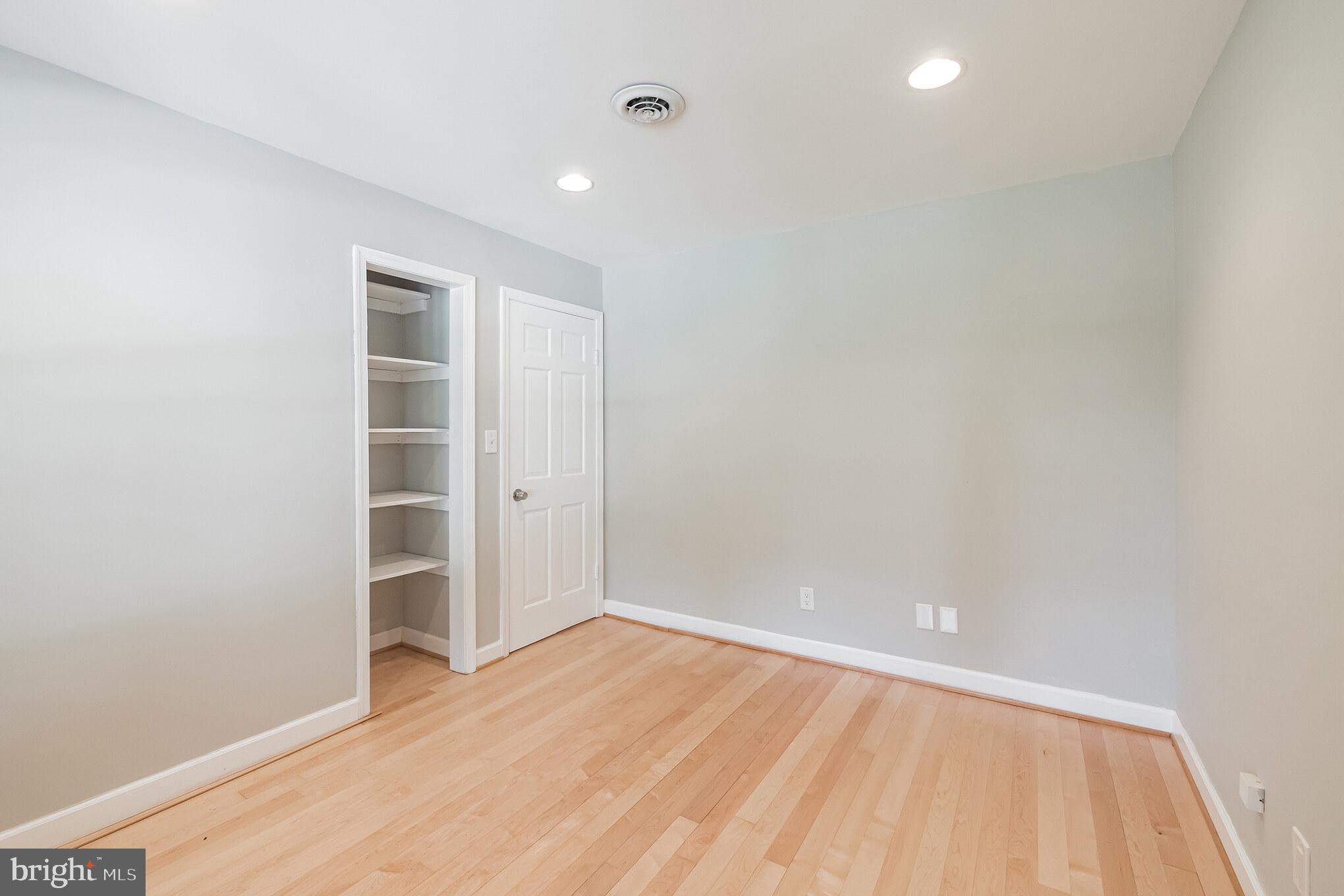 12517 Deoudes Road Boyds, MD 20841 - Photo 12 of 33 Main level office