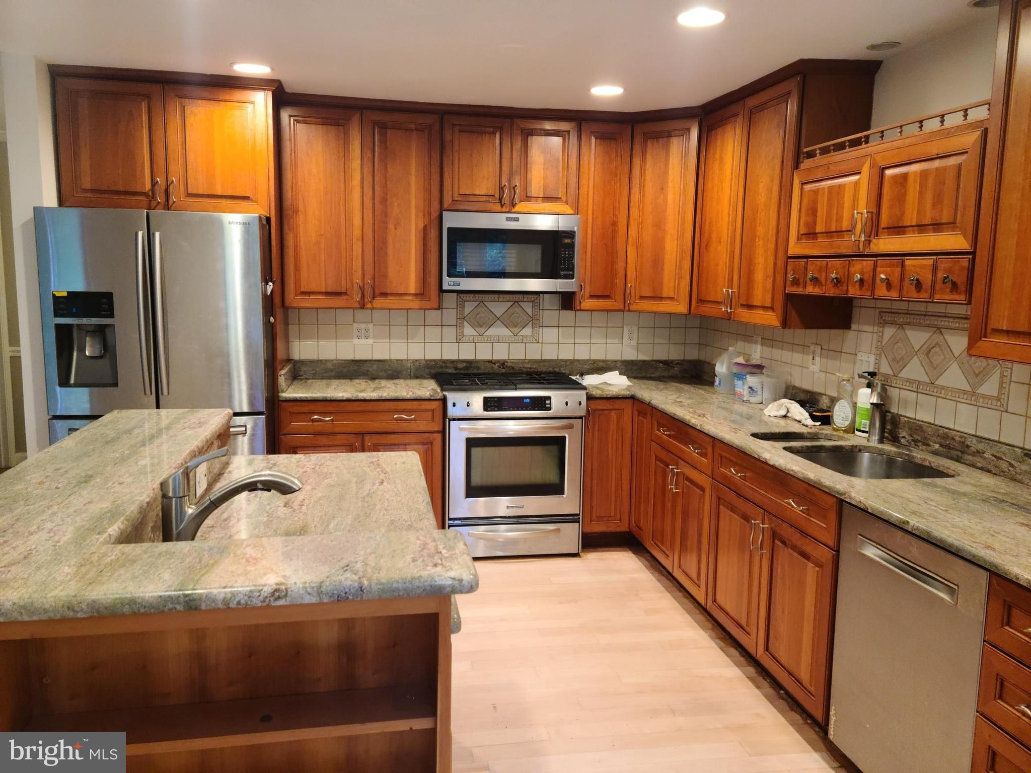 12517 Deoudes Road Boyds, MD 20841 - Photo 4 of 33 Beautifully remodeled kitchen