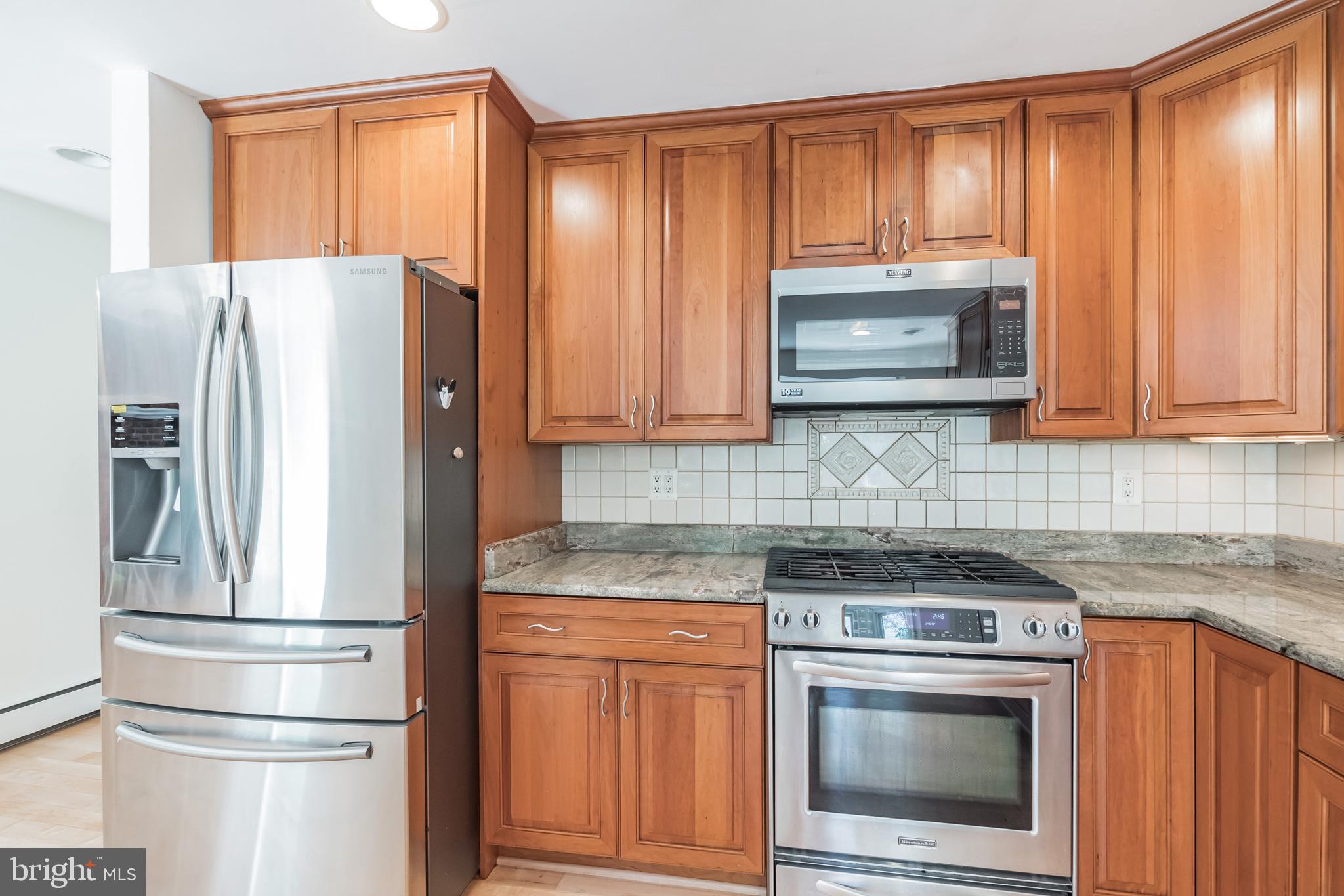 12517 Deoudes Road Boyds, MD 20841 - Photo 5 of 33 Kitchen with stainless steel appliances