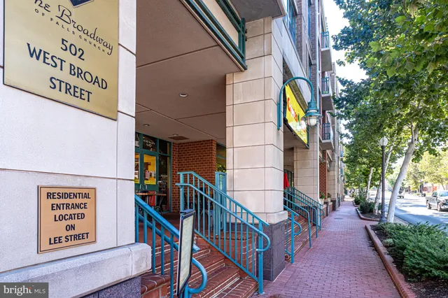 $1,049,900 | 513 West Broad Street, Unit 510, Falls Church, VA 22046