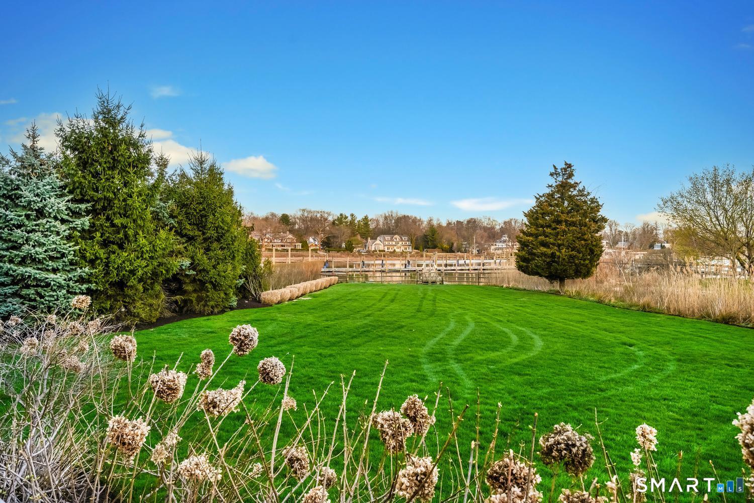 30 Shipway Road Darien, CT 06820 - Photo 36 of 40 a view of a garden with a building in the background