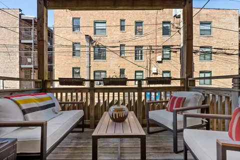 $375,000 | 846 West Newport Avenue, Unit 1N, Chicago, IL 60657