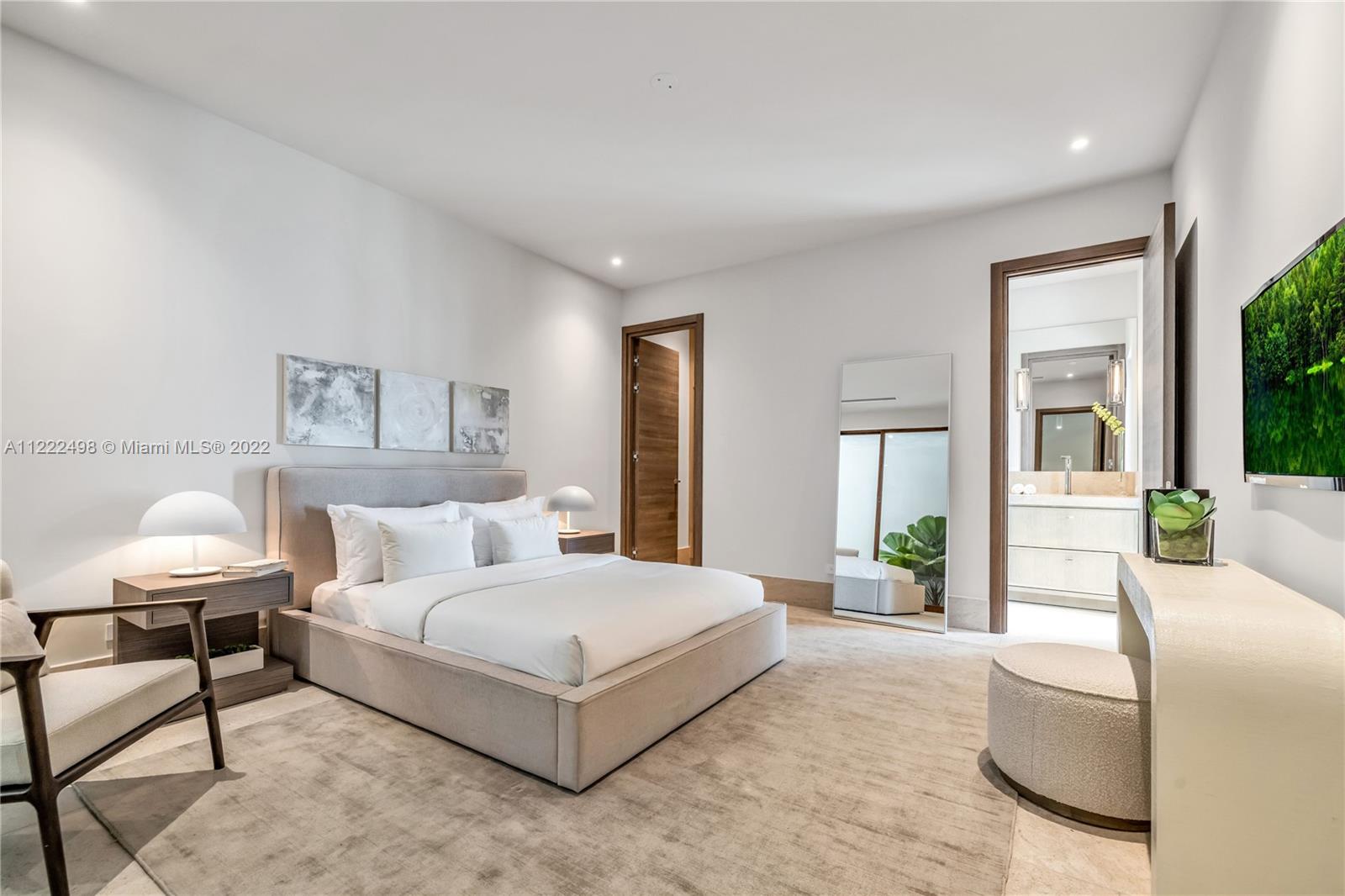 4550 Bay Point Road Miami, FL 33137 - Photo 66 of 92 a living room with furniture and a lamp