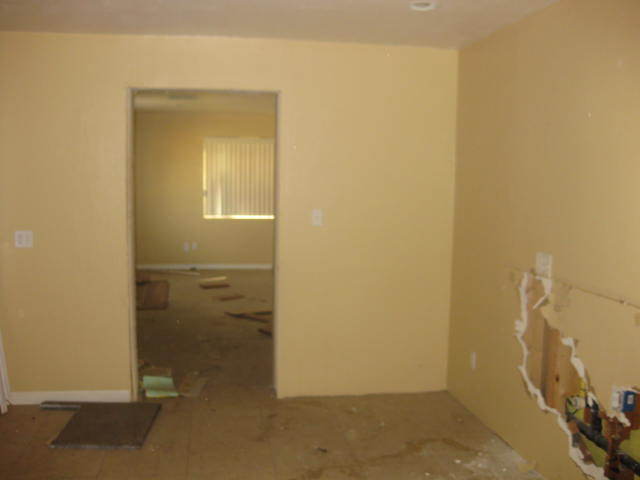 2113 West Bethany Home Road Phoenix, AZ 85015 - Photo 5 of 7 Kitchen