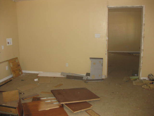 2113 West Bethany Home Road Phoenix, AZ 85015 - Photo 6 of 7 Family room