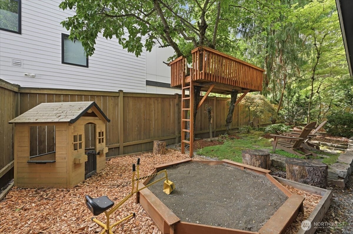 2804 East Howell Street Seattle, WA 98122 - Photo 22 of 25