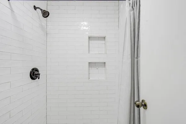 $1,300 | 1111 West 10th Street, Unit 106, Austin, TX 78703