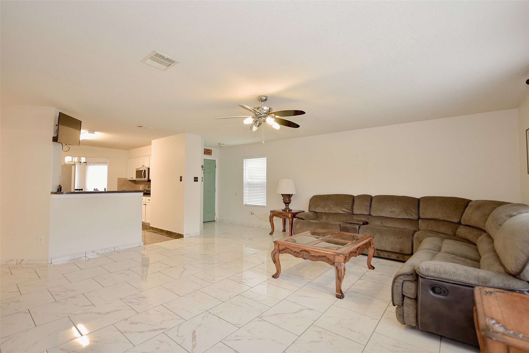 2719 Magnolia Hill Trail Houston, TX 77038 - Photo 21 of 28 a living room with furniture