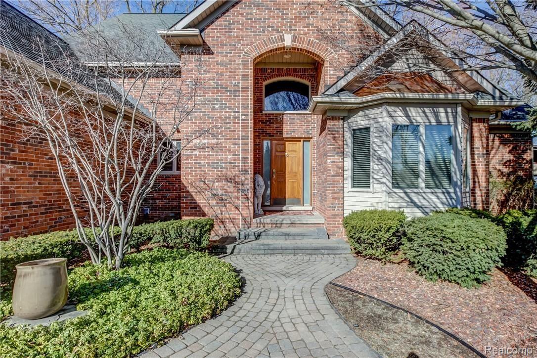 23133 Meadowbrook Road Novi, MI 48375 - Photo 2 of 26 003-23133MeadowbrookRd-Novi-MI-48375-full.jpg