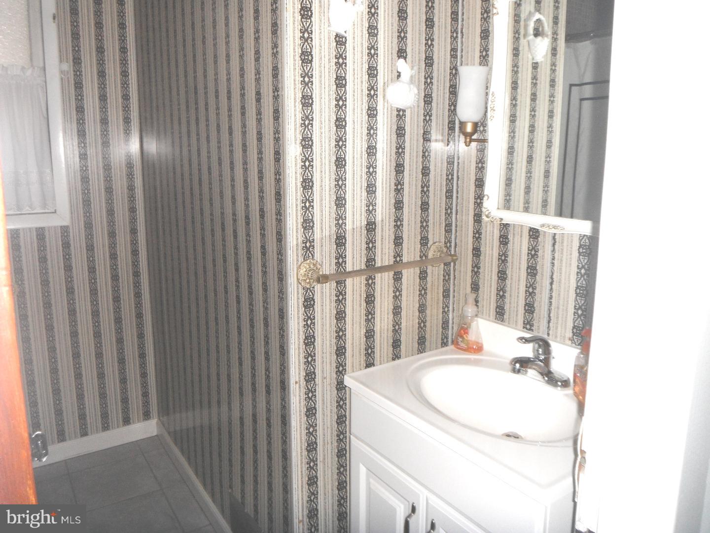 129 Old Soldiers Road Cheltenham, PA 19012 - Photo 11 of 18 Bathroom