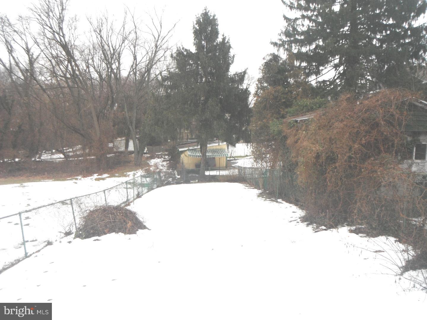 129 Old Soldiers Road Cheltenham, PA 19012 - Photo 17 of 18 Back Yard