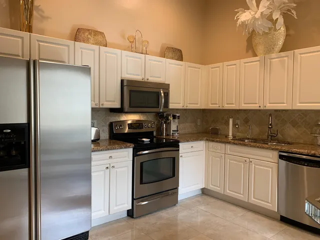 $3,000 | 2146 Man Of War, West Palm Beach, FL 33411