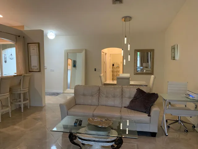 $3,000 | 2146 Man Of War, West Palm Beach, FL 33411