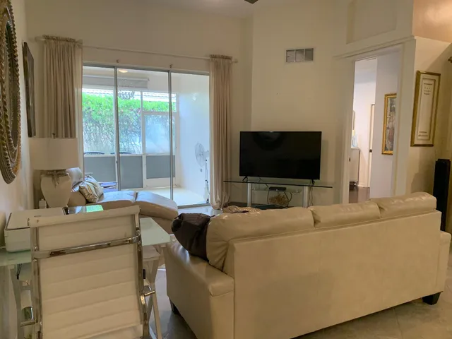 $3,000 | 2146 Man Of War, West Palm Beach, FL 33411
