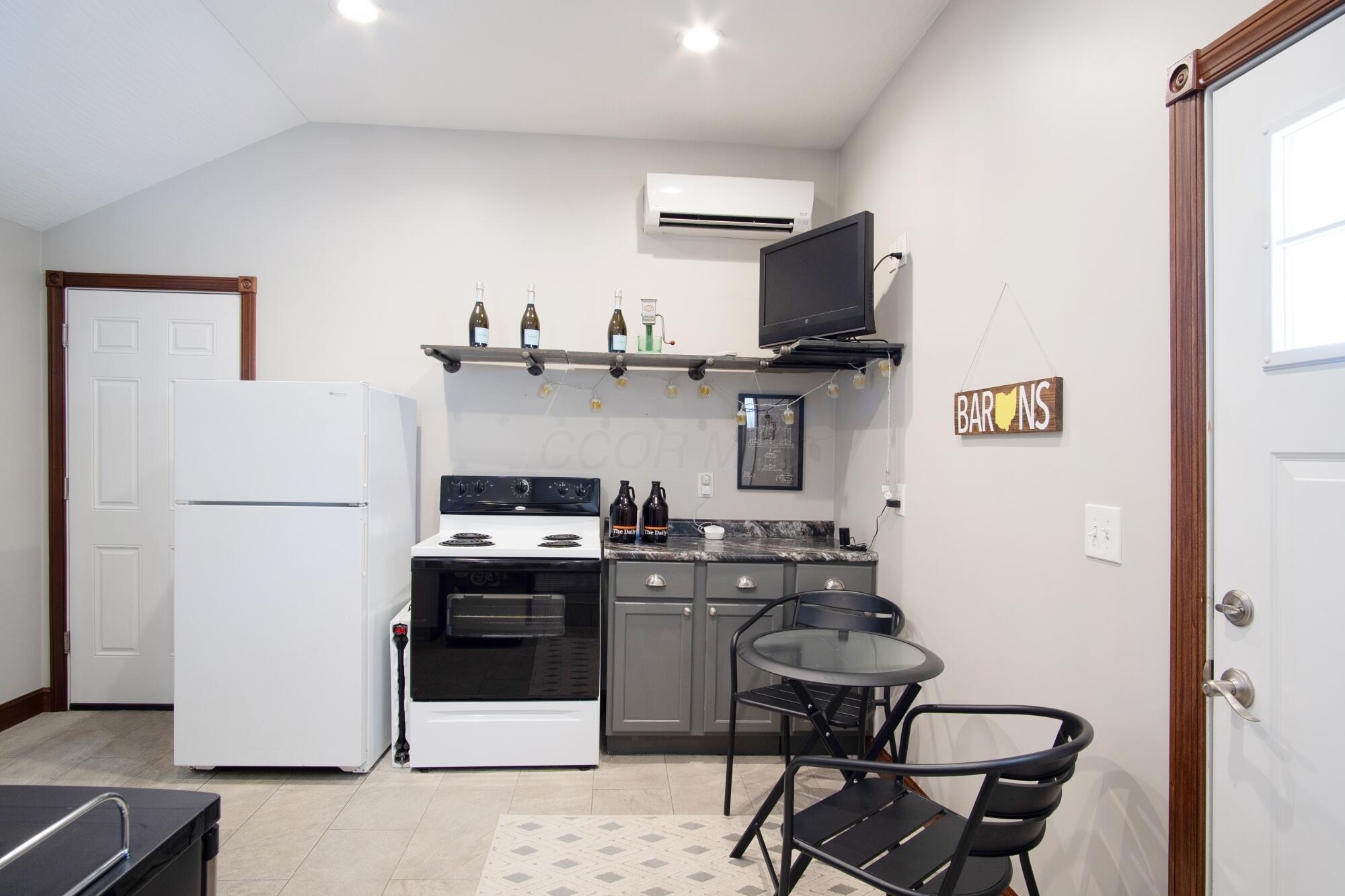 4260 Clark-Shaw Road Powell, OH 43065 - Photo 55 of 86 Kitchenette/Beer Room