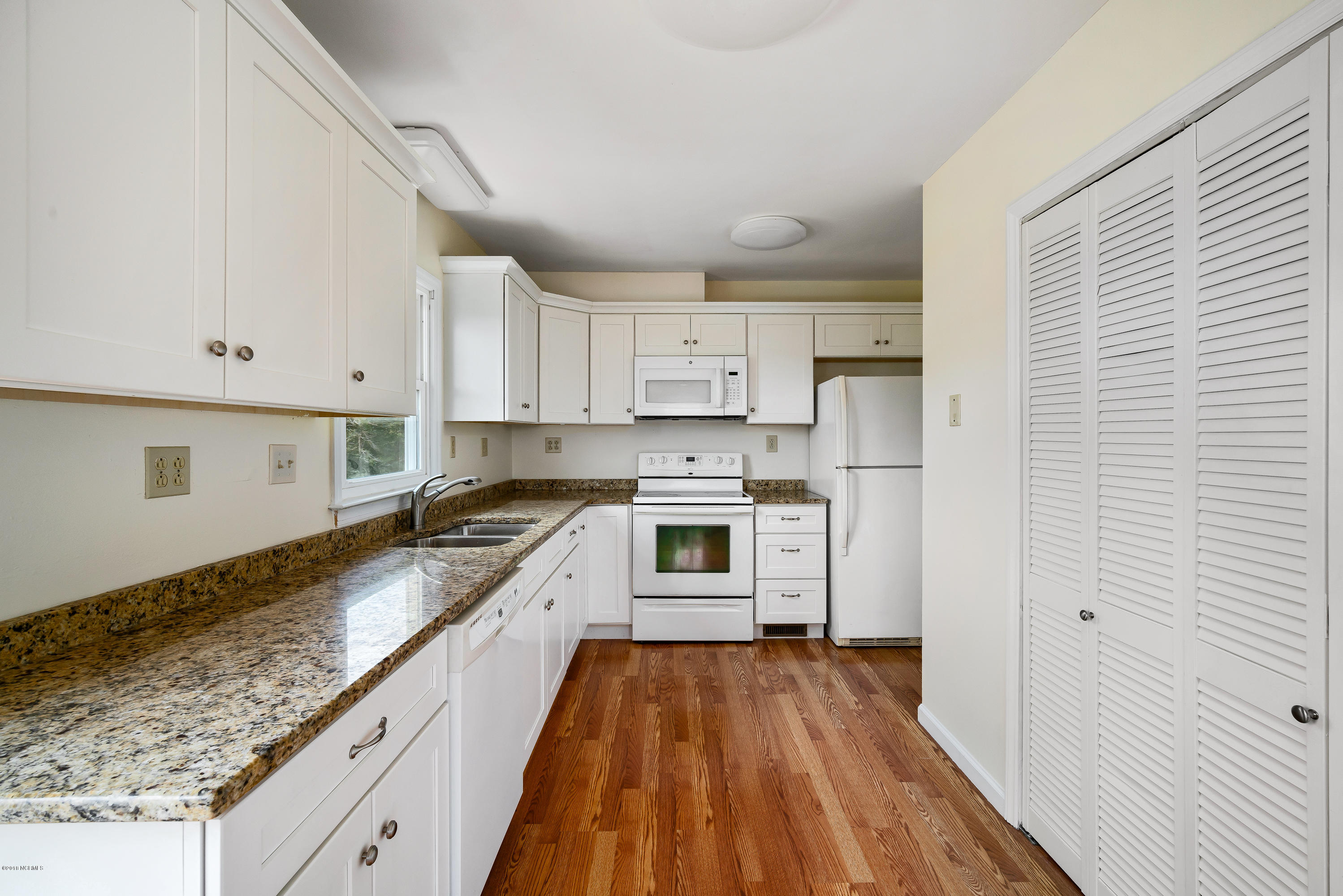 243 Youpon Drive Hubert, NC 28539 - Photo 13 of 38 New Countertops