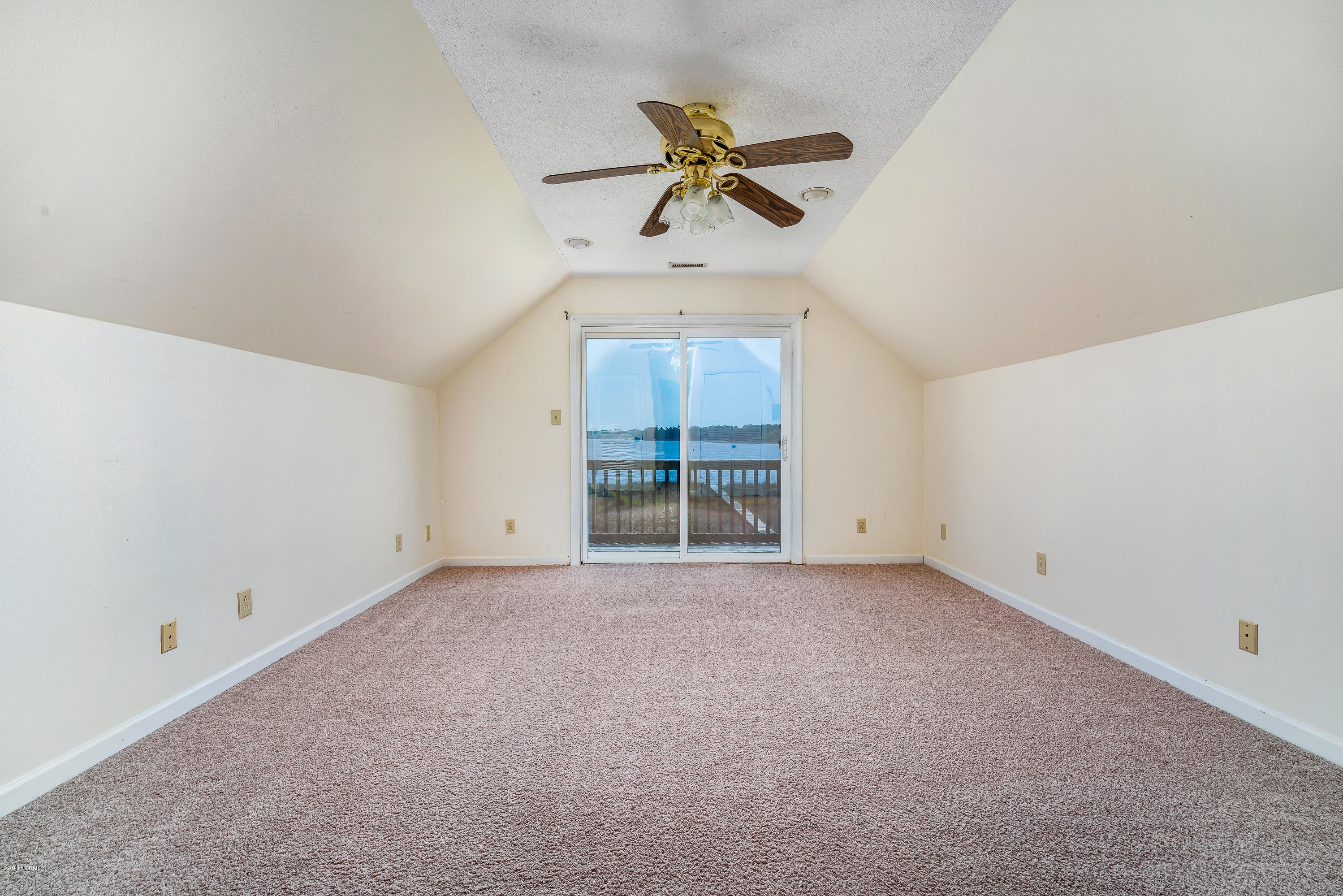 243 Youpon Drive Hubert, NC 28539 - Photo 15 of 38 Master View