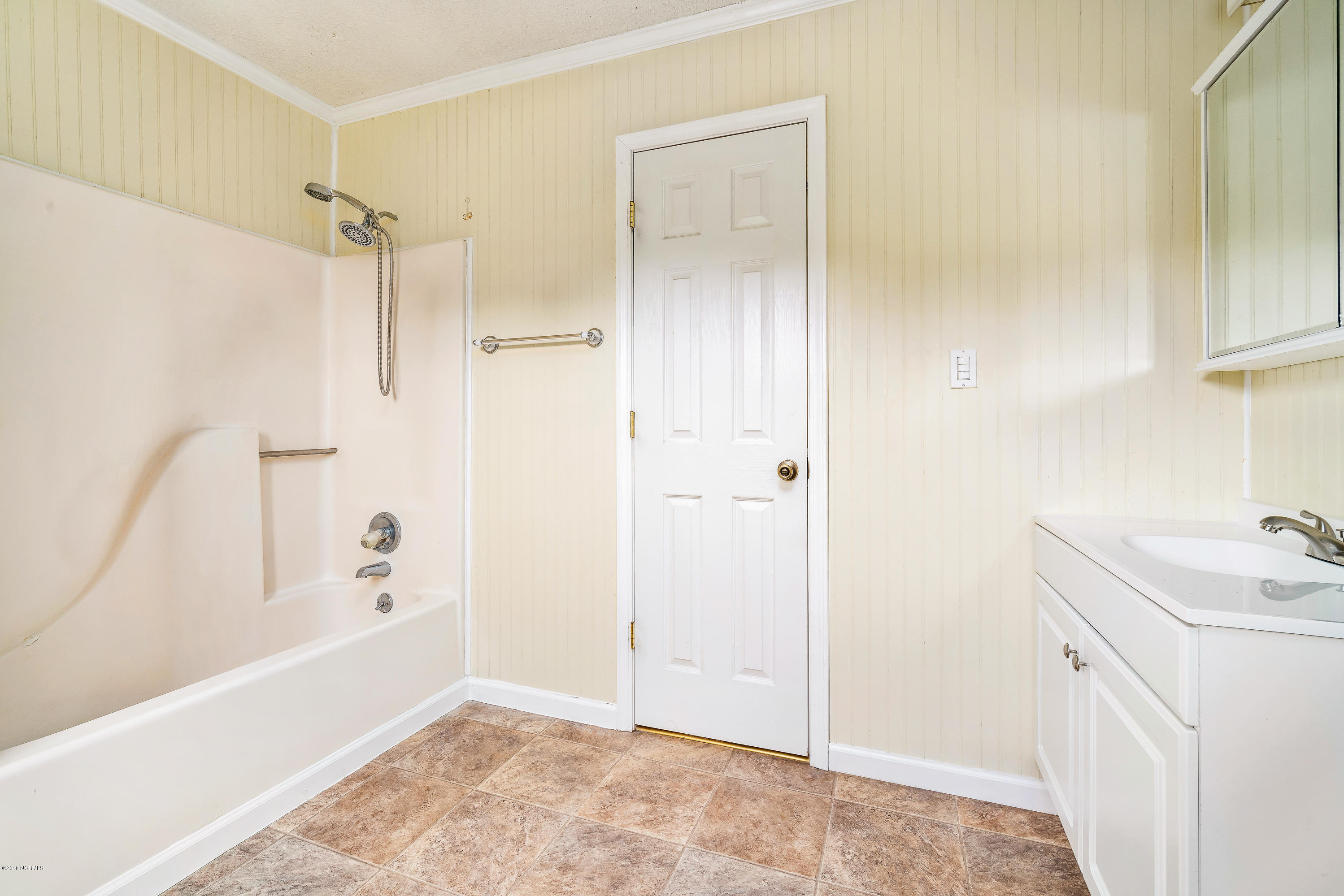 243 Youpon Drive Hubert, NC 28539 - Photo 16 of 38 Upstairs Bath