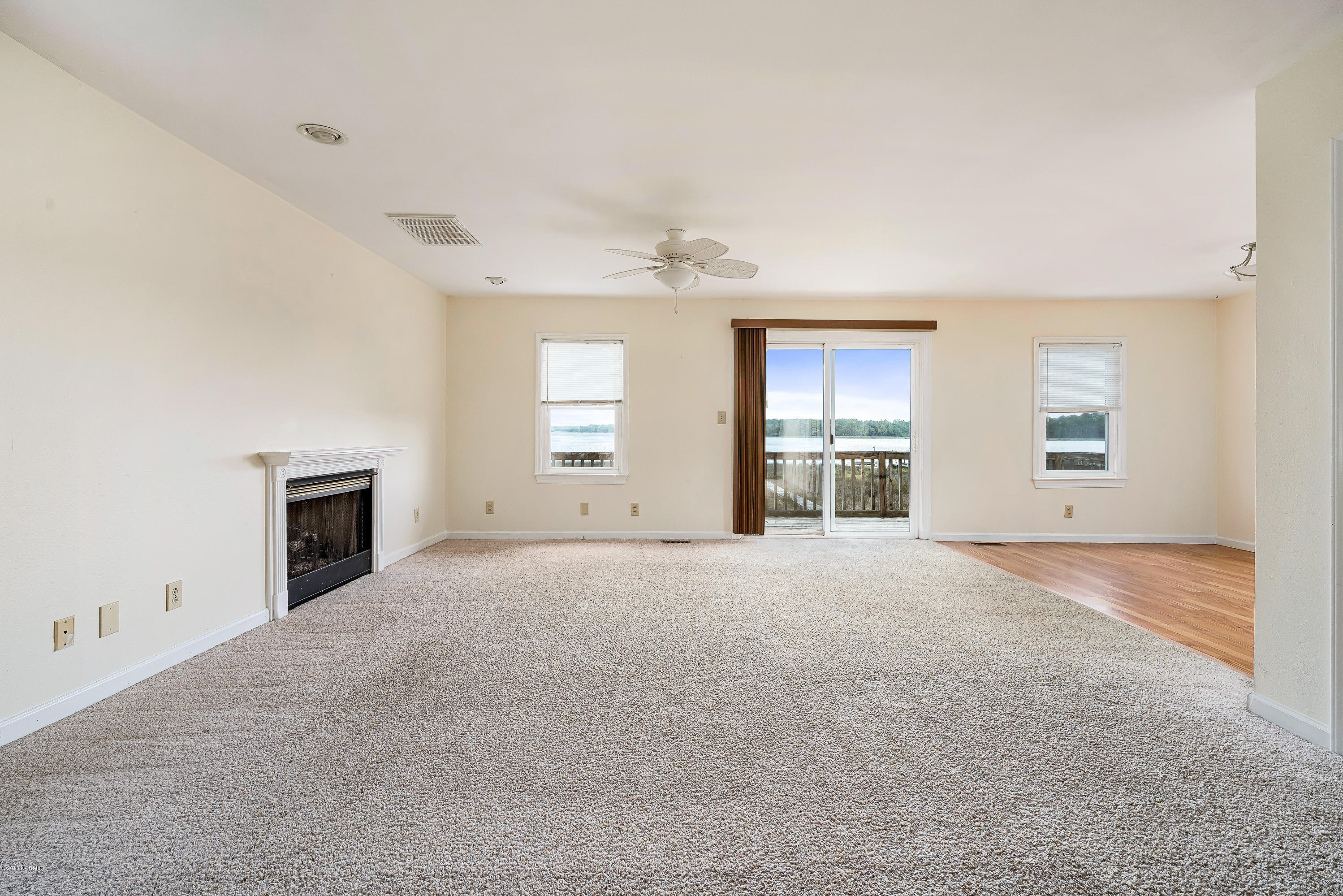 243 Youpon Drive Hubert, NC 28539 - Photo 10 of 38 Living Room