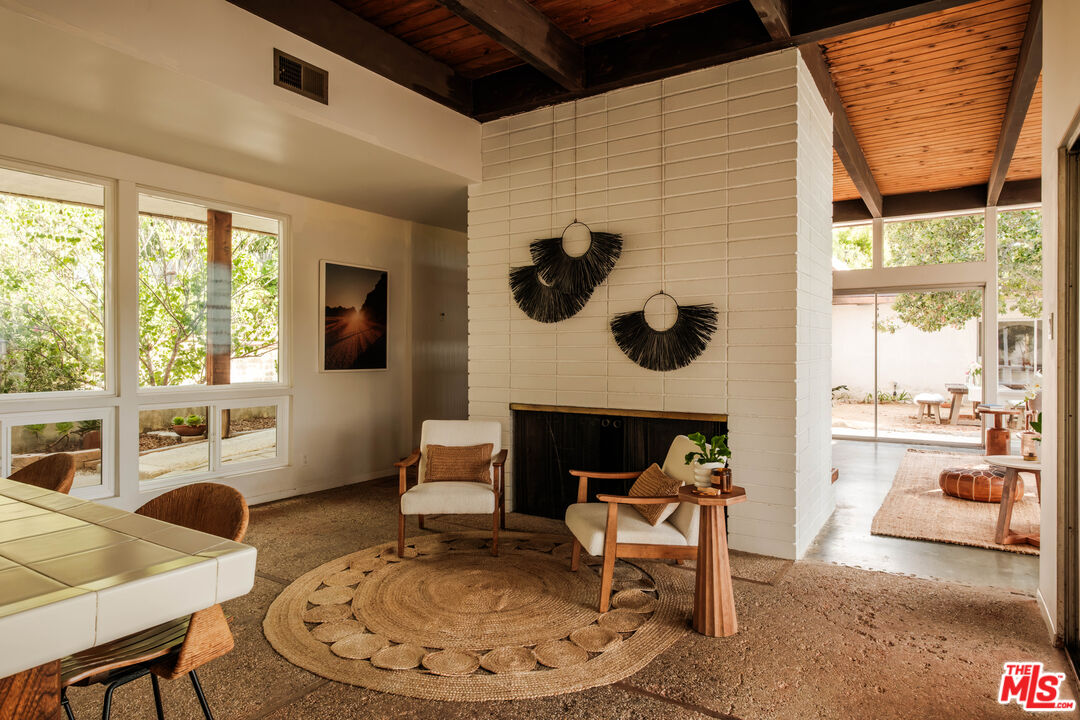 21269 Entrada Road Topanga, CA 90290 - Photo 16 of 73