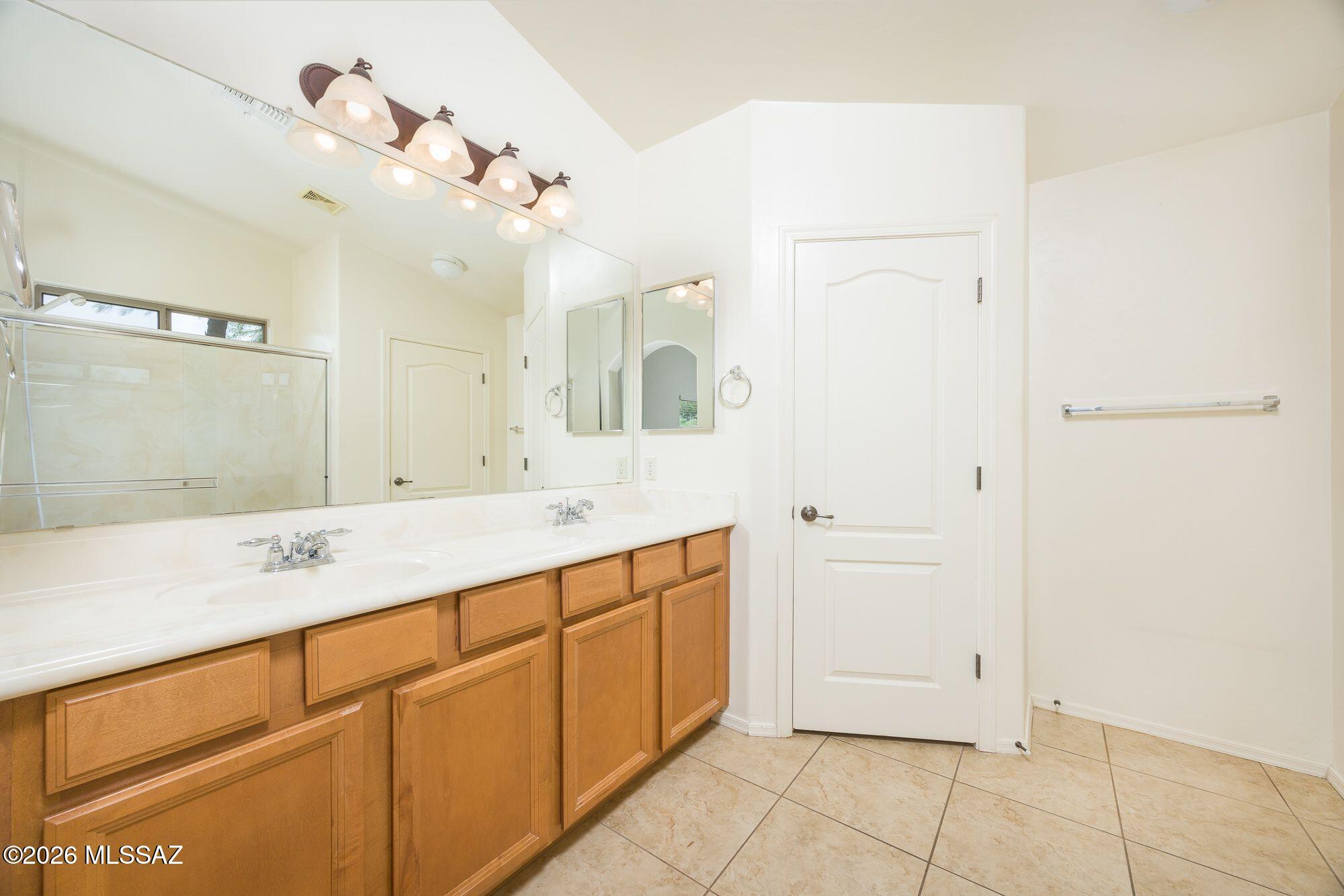 39194 Rodeo Buckle Drive Tucson, AZ 85739 - Photo 14 of 24 Master Bathroom