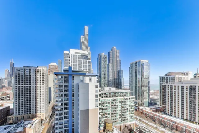 $575,000 | 100 East 14th Street, Unit 2010, Chicago, IL 60605