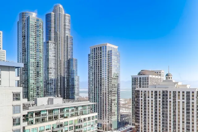 $575,000 | 100 East 14th Street, Unit 2010, Chicago, IL 60605
