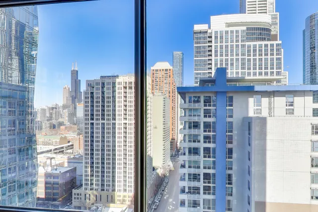 $575,000 | 100 East 14th Street, Unit 2010, Chicago, IL 60605