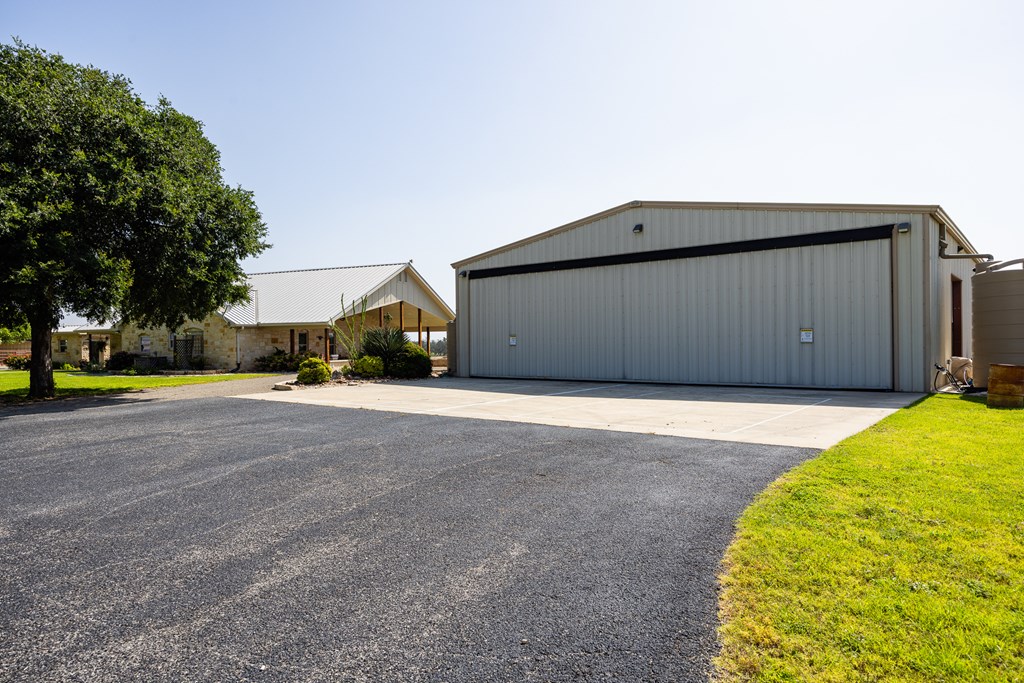 2377 Aviation Loop Fredericksburg, TX 78624 - Photo 5 of 76