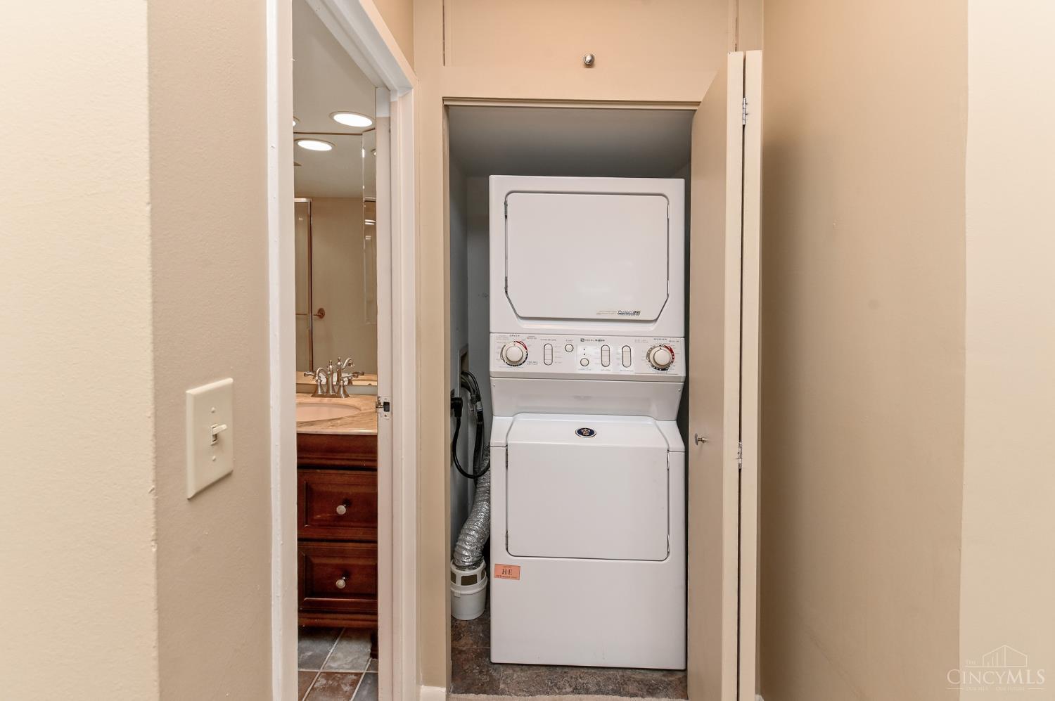 2444 Madison Road, Unit 1409 Cincinnati, OH 45208 - Photo 24 of 40