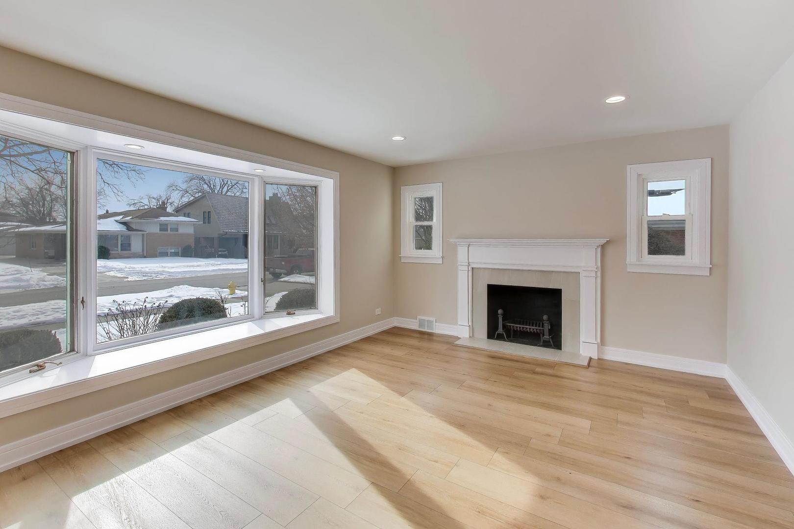 1421 Cynthia Avenue Park Ridge, IL 60068 - Photo 2 of 31