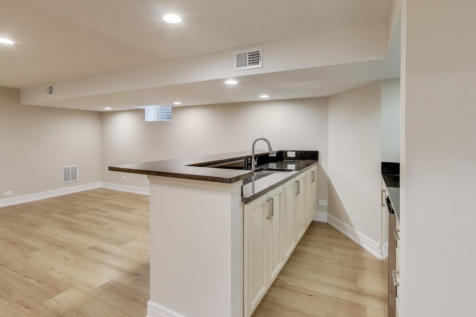 1421 Cynthia Avenue Park Ridge, IL 60068 - Photo 22 of 31