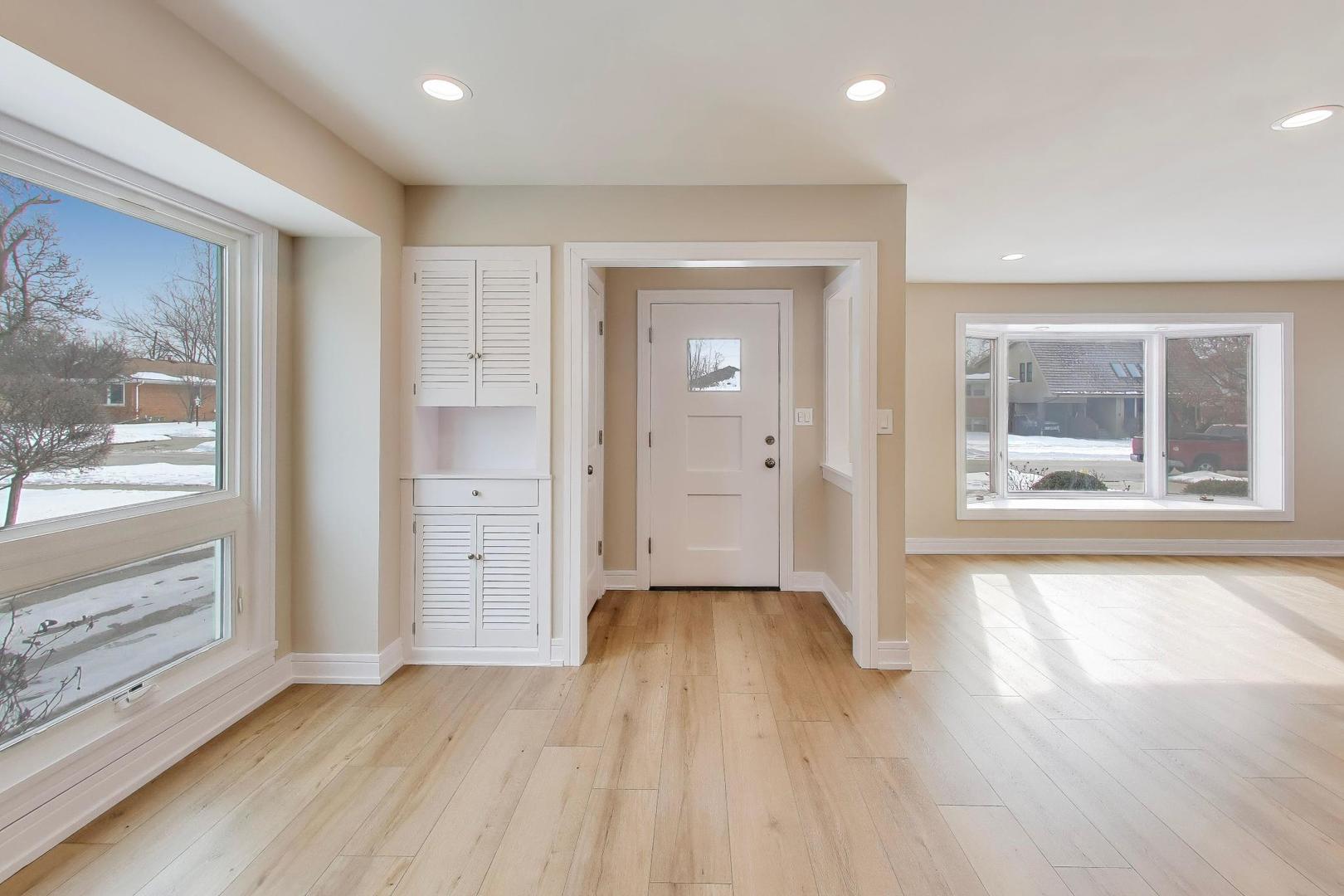 1421 Cynthia Avenue Park Ridge, IL 60068 - Photo 4 of 31