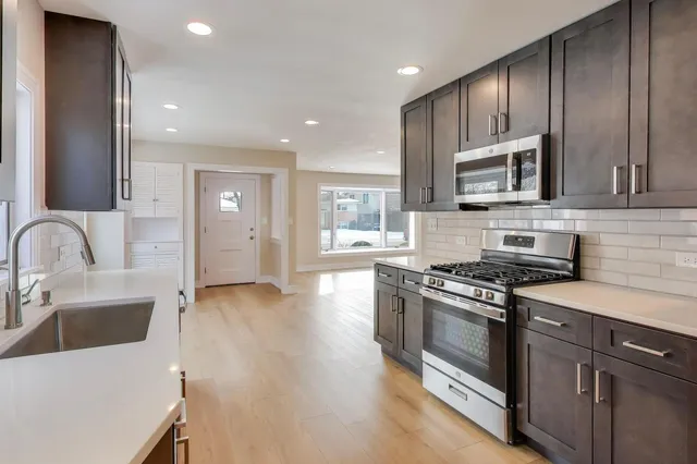 $599,999 | 1421 Cynthia Avenue, Park Ridge, IL 60068