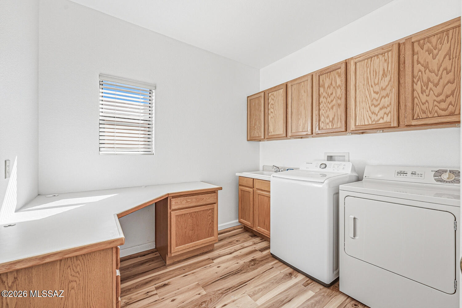 4901 South Meadow Ridge Drive Green Valley, AZ 85622 - Photo 41 of 51 Laundry room