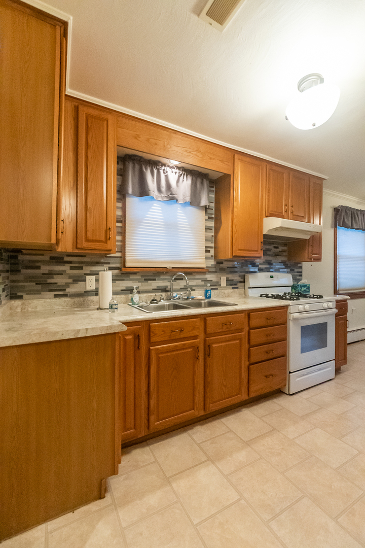 219 Willett Avenue Dixon, IL 61021 - Photo 10 of 44