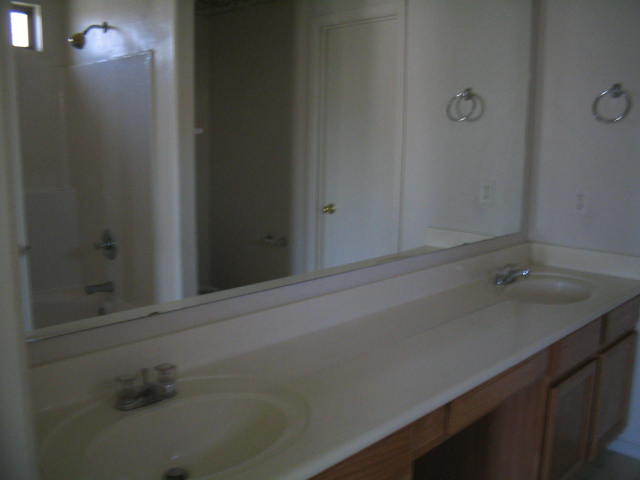 7685 West Lamar Road Glendale, AZ 85303 - Photo 8 of 14 MASTER BATHROOM