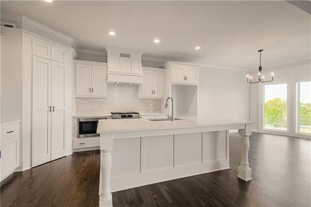 $649,900 | 1027 Fir Lane, Liberty, MO 64068