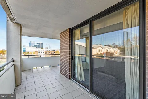 $450,000 | 1800 Old Meadow Road, Unit 302, McLean, VA 22102