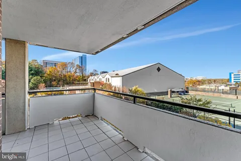 $450,000 | 1800 Old Meadow Road, Unit 302, McLean, VA 22102