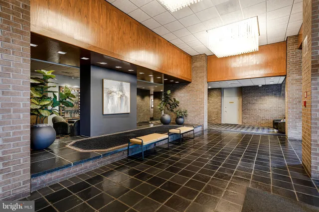 $450,000 | 1800 Old Meadow Road, Unit 302, McLean, VA 22102