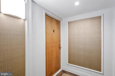 $450,000 | 1800 Old Meadow Road, Unit 302, McLean, VA 22102