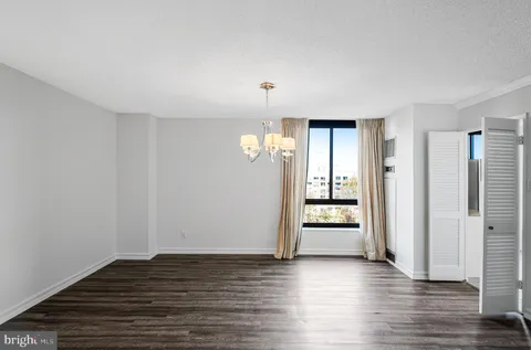 $450,000 | 1800 Old Meadow Road, Unit 302, McLean, VA 22102