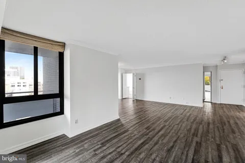 $450,000 | 1800 Old Meadow Road, Unit 302, McLean, VA 22102