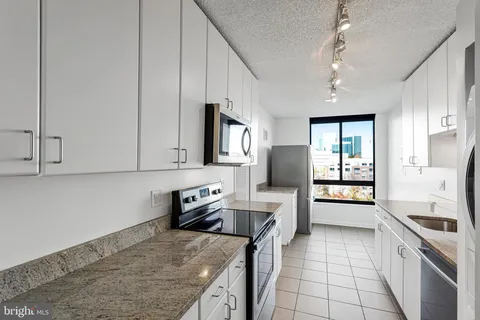 $450,000 | 1800 Old Meadow Road, Unit 302, McLean, VA 22102