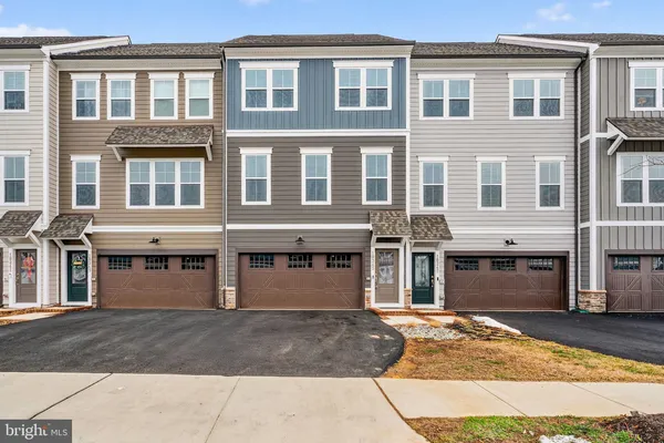 $660,000 | 18245 Moss Garden Road, Dumfries, VA 22026