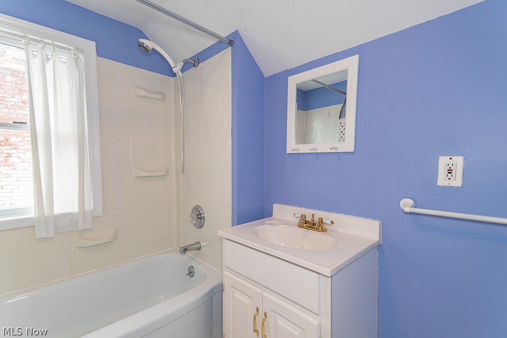 2587 Saybrook Road Cleveland, OH 44118 - Photo 32 of 35 Gallery Image 32