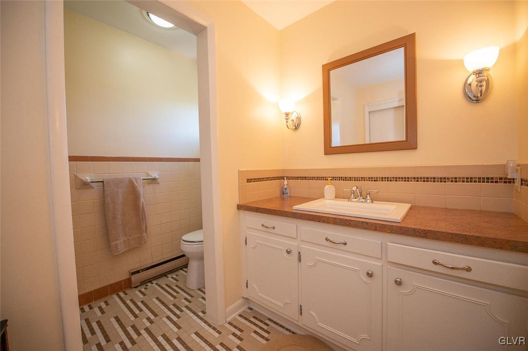 1130 Stark Road Bethlehem, PA 18017 - Photo 15 of 25 Master bathroom
