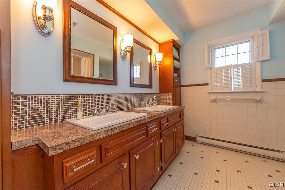 1130 Stark Road Bethlehem, PA 18017 - Photo 17 of 25 Hall main bathroom