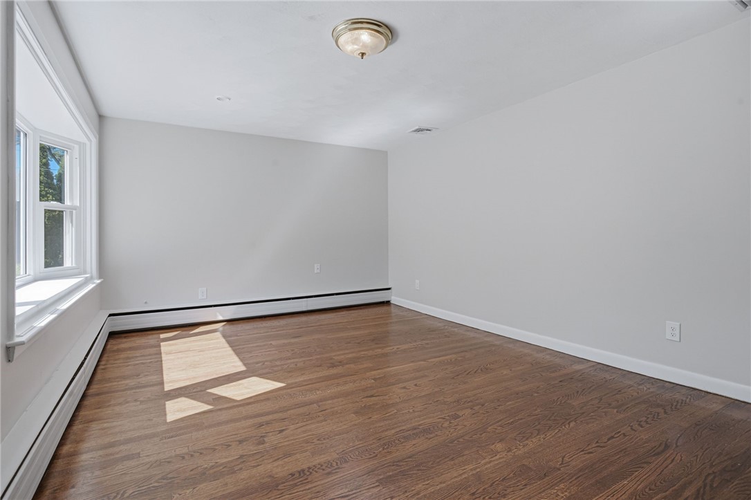 132 Potowomut Road Warwick, RI 02818 - Photo 9 of 37